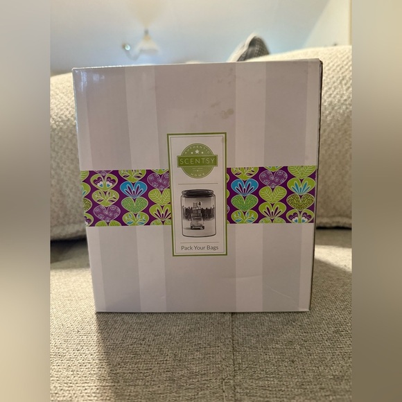 Pack Your Bags Scentsy Warmer - Picture 2 of 8